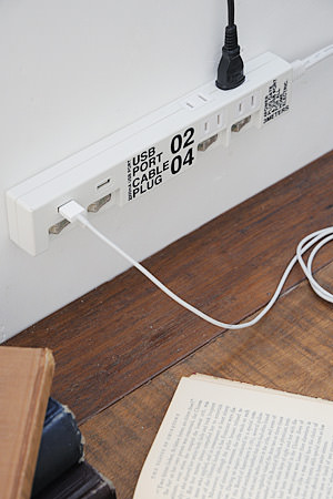 CABLE PLUG & USB PORT WHITE