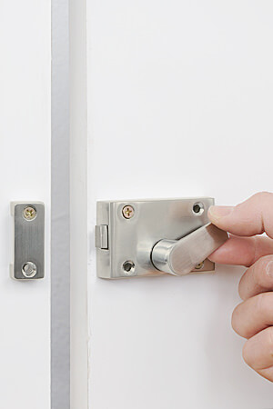 Restroom Rectangle Latch Chrome1Y